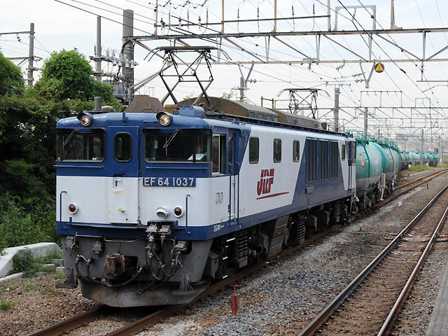 高崎機関区EF64-1037