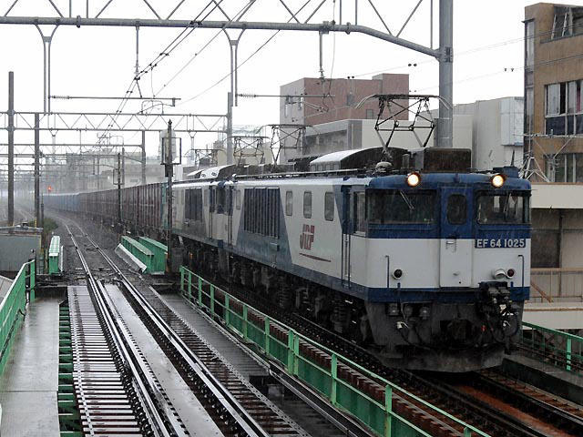 愛知機関区EF64-1025+EF64-1034