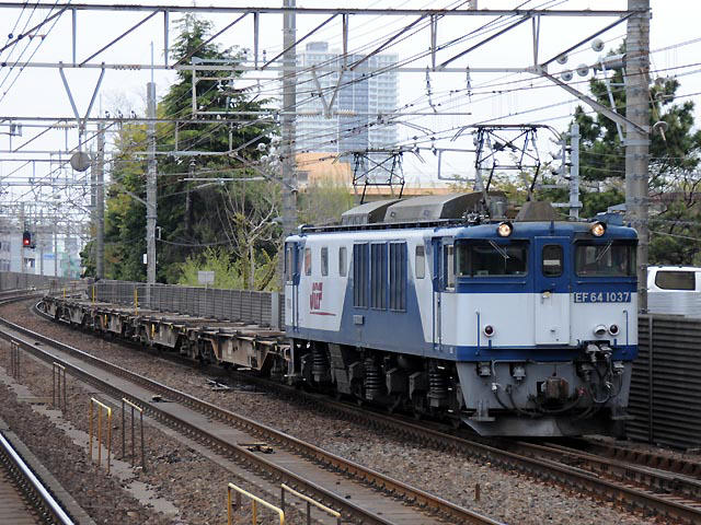 高崎機関区EF64-1037