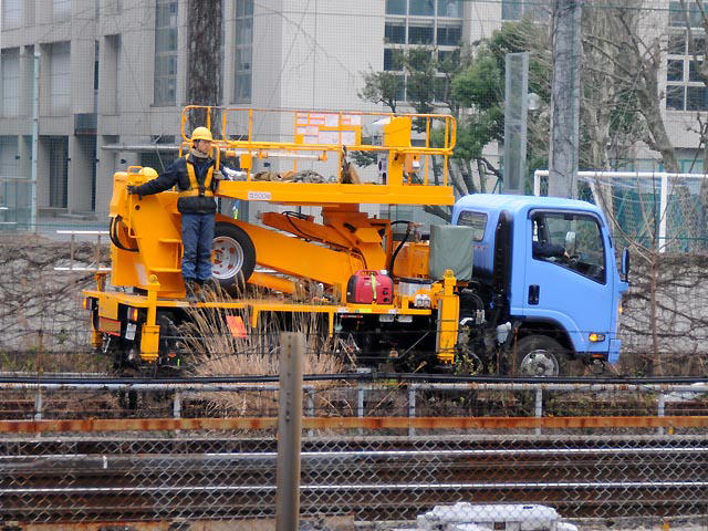 線路上を走る作業用トラック